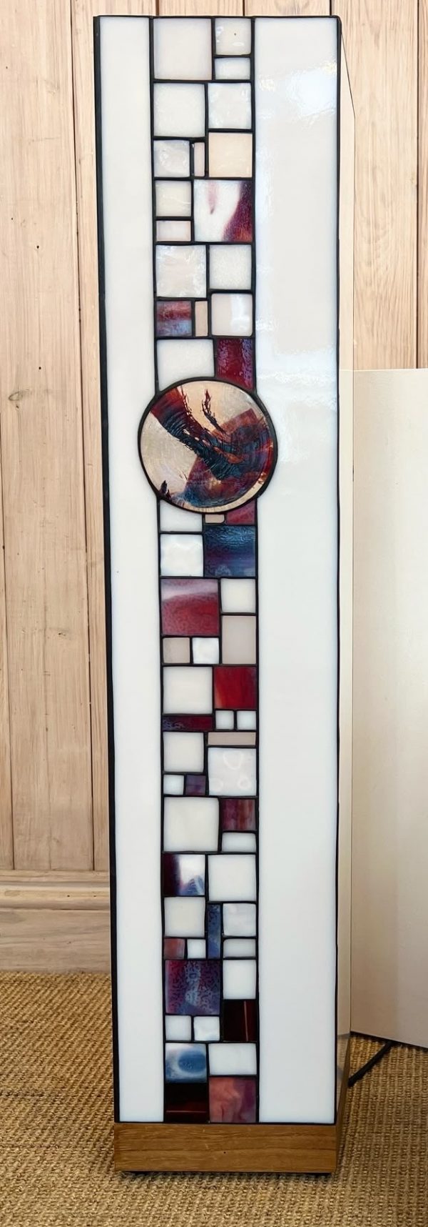 Tall, red deco lamp